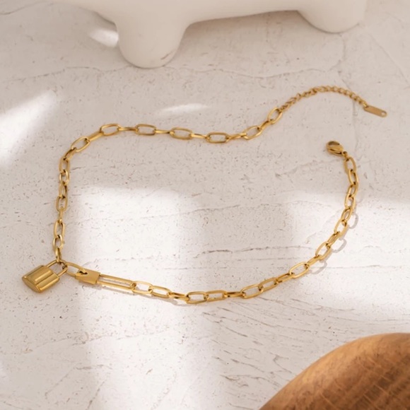 🔒 Gold plated lock pendant necklace - Picture 5 of 6